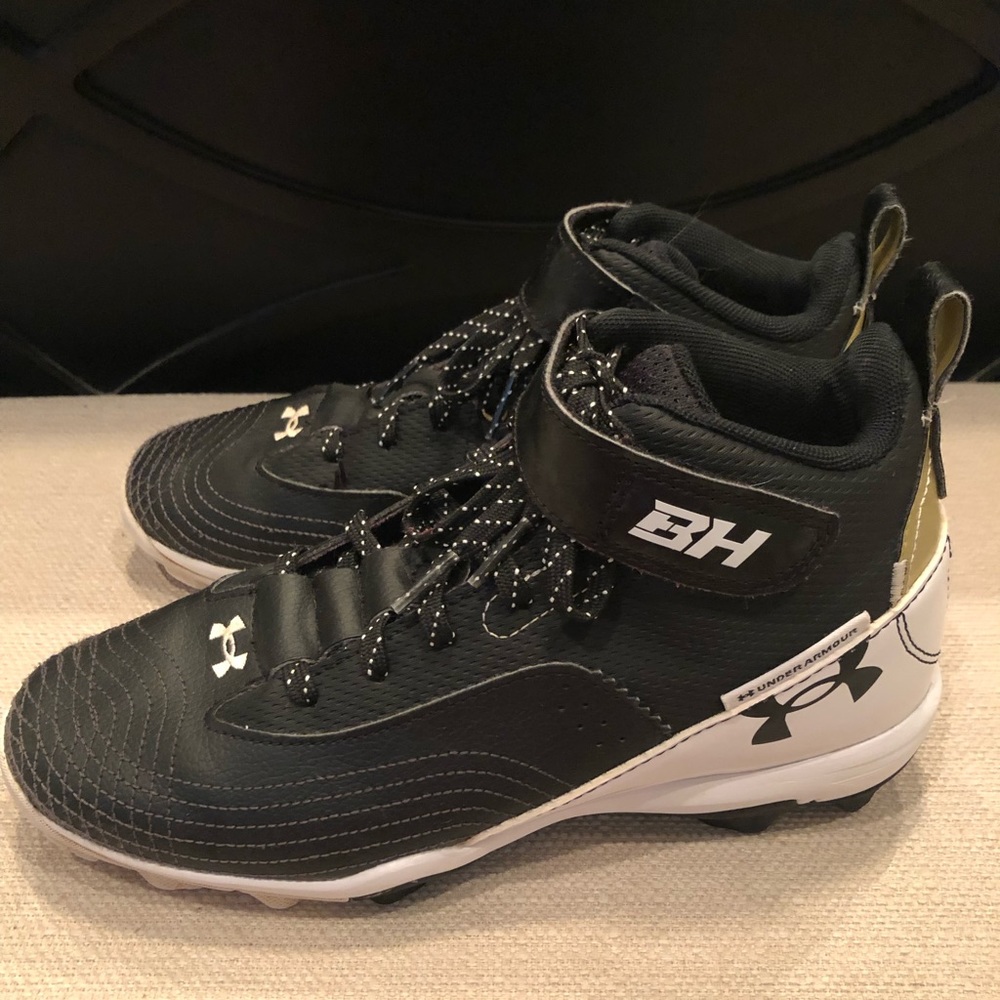 Under Armour Boy’s Size 5Y Bryce Harper Mid Youth Baseball Molded Cleats